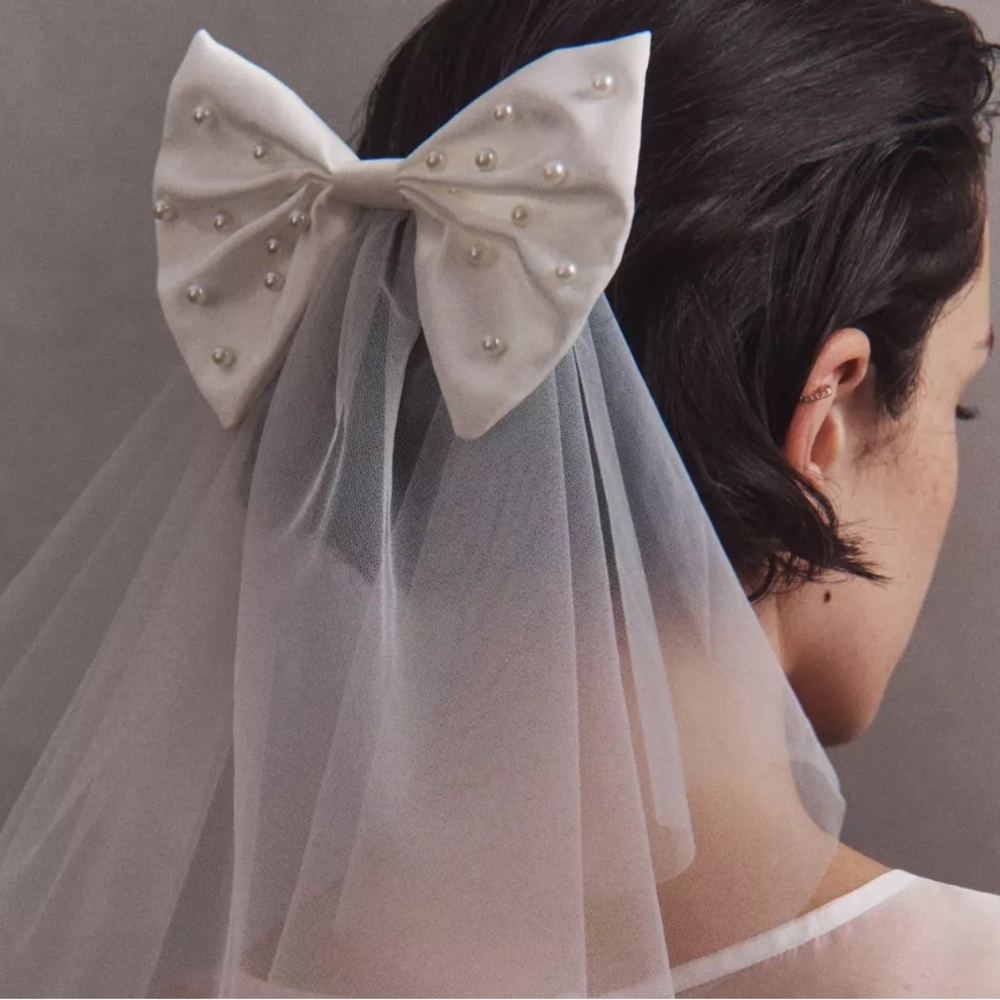 BHLDN Big Bow Mini Shoulder Veil
